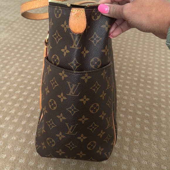 Louis Vuitton Totally MM - Picture 6 of 13